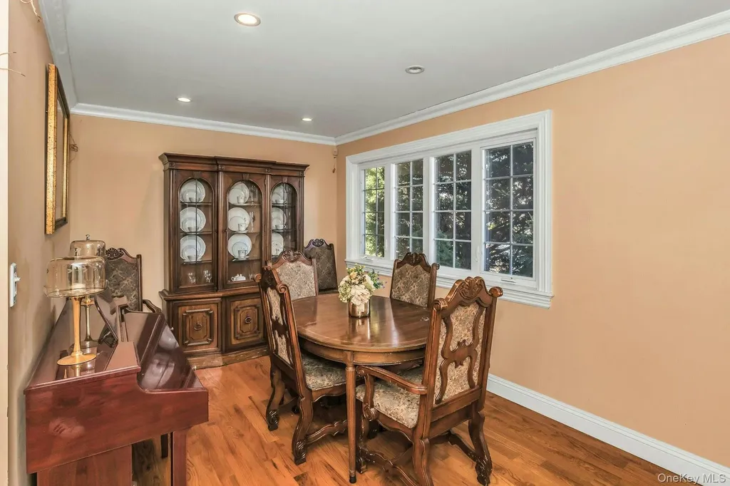 4 Laurette Lane Freeport NY 11520