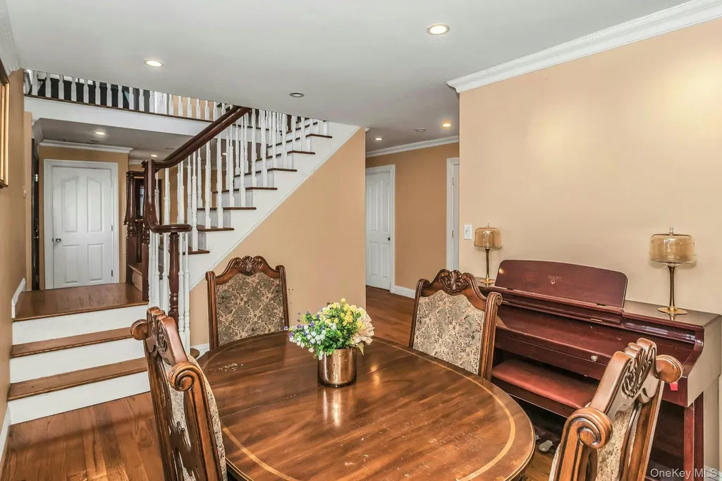 4 Laurette Lane Freeport NY 11520