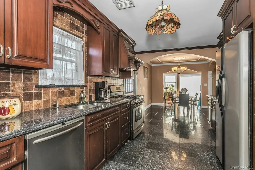 4 Laurette Lane Freeport NY 11520