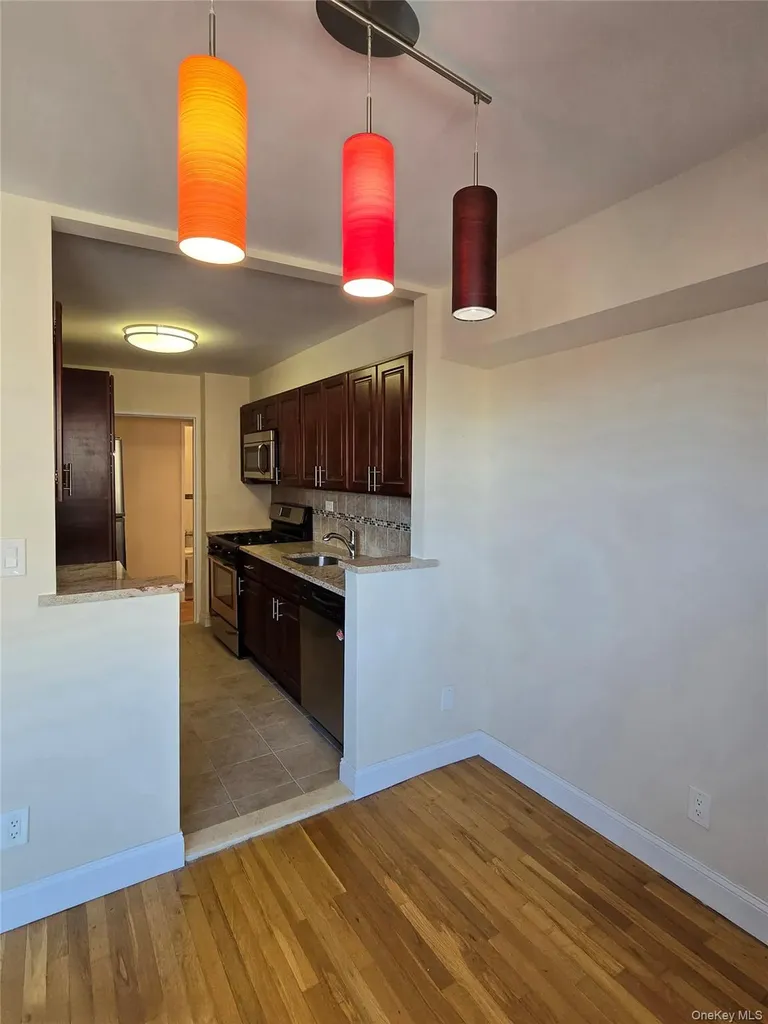 89-40 151 Howard Beach NY 11414