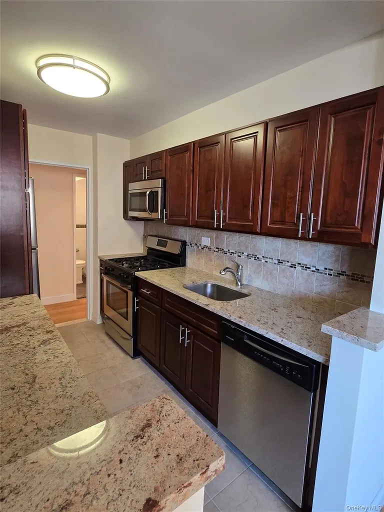 89-40 151 Howard Beach NY 11414