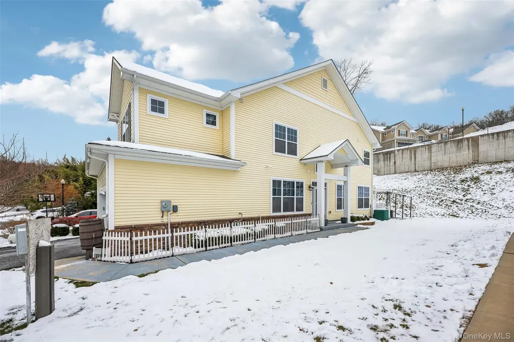 22 Rosecrest Court Middletown NY 10940