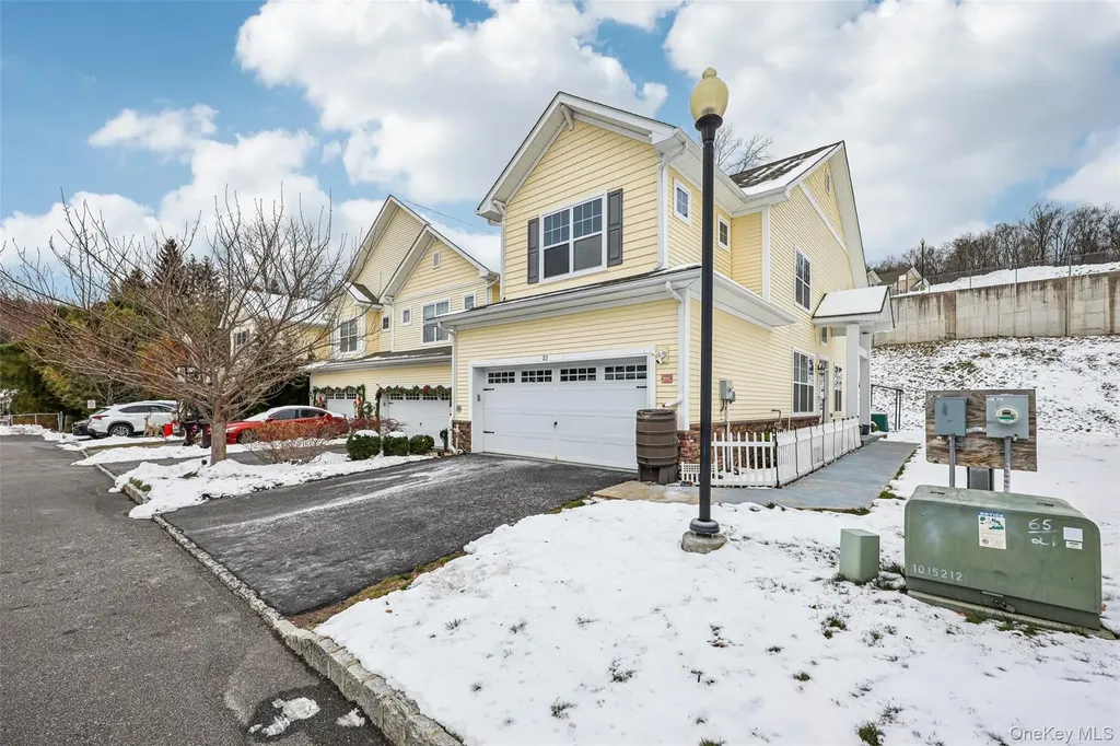 22 Rosecrest Court Middletown NY 10940
