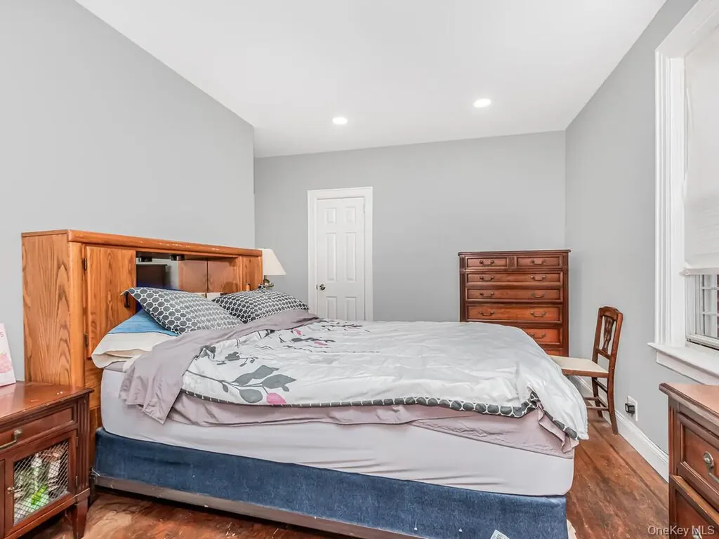1352 Hollywood Avenue Bronx NY 10461