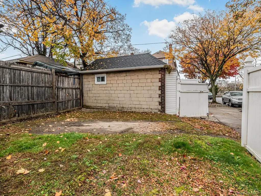 1352 Hollywood Avenue Bronx NY 10461