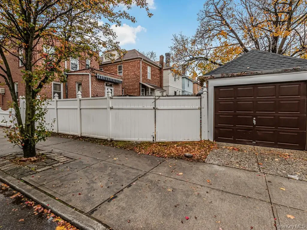 1352 Hollywood Avenue Bronx NY 10461
