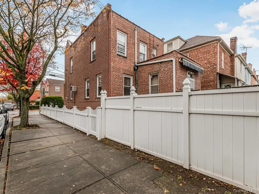 1352 Hollywood Avenue Bronx NY 10461
