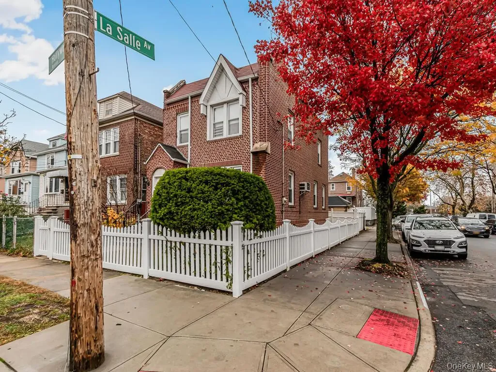 1352 Hollywood Avenue Bronx NY 10461