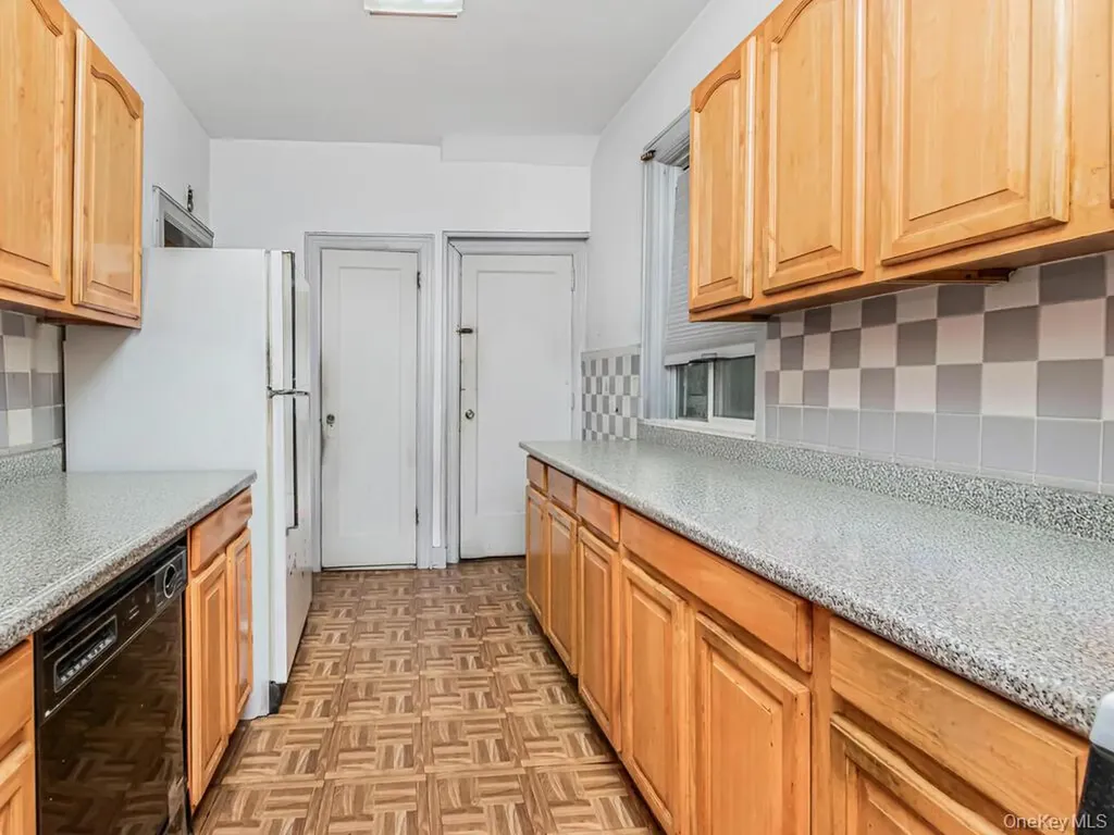 1352 Hollywood Avenue Bronx NY 10461