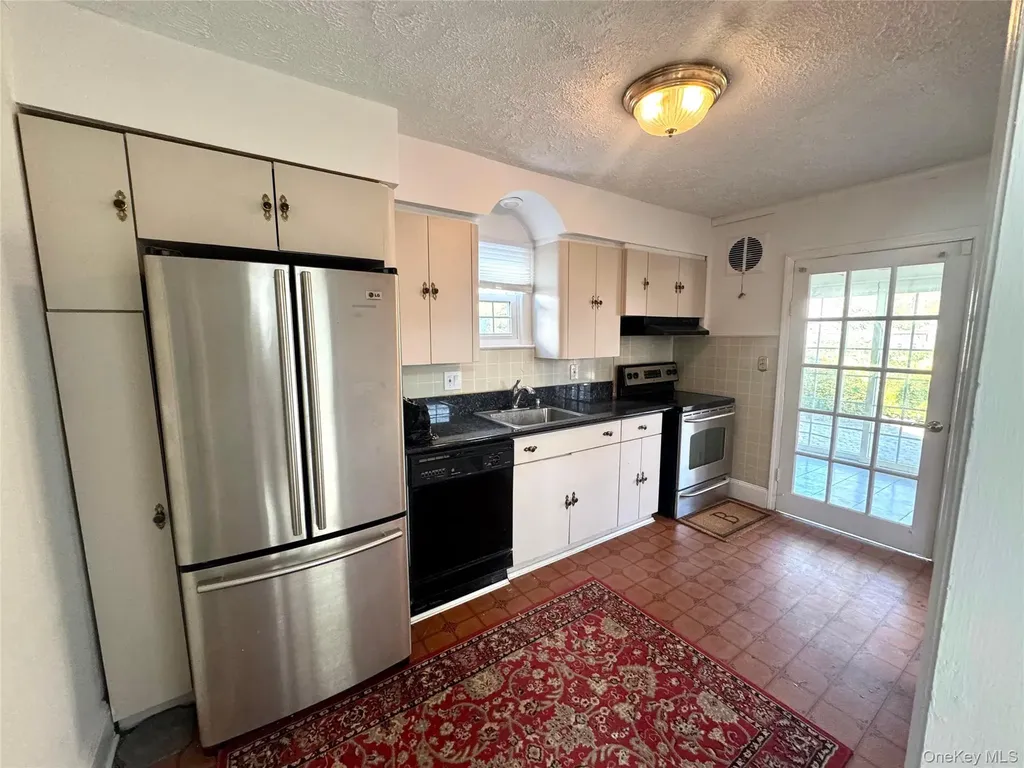84 Surrey Lane Hempstead NY 11550