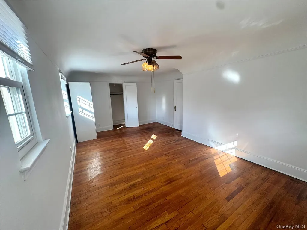 84 Surrey Lane Hempstead NY 11550