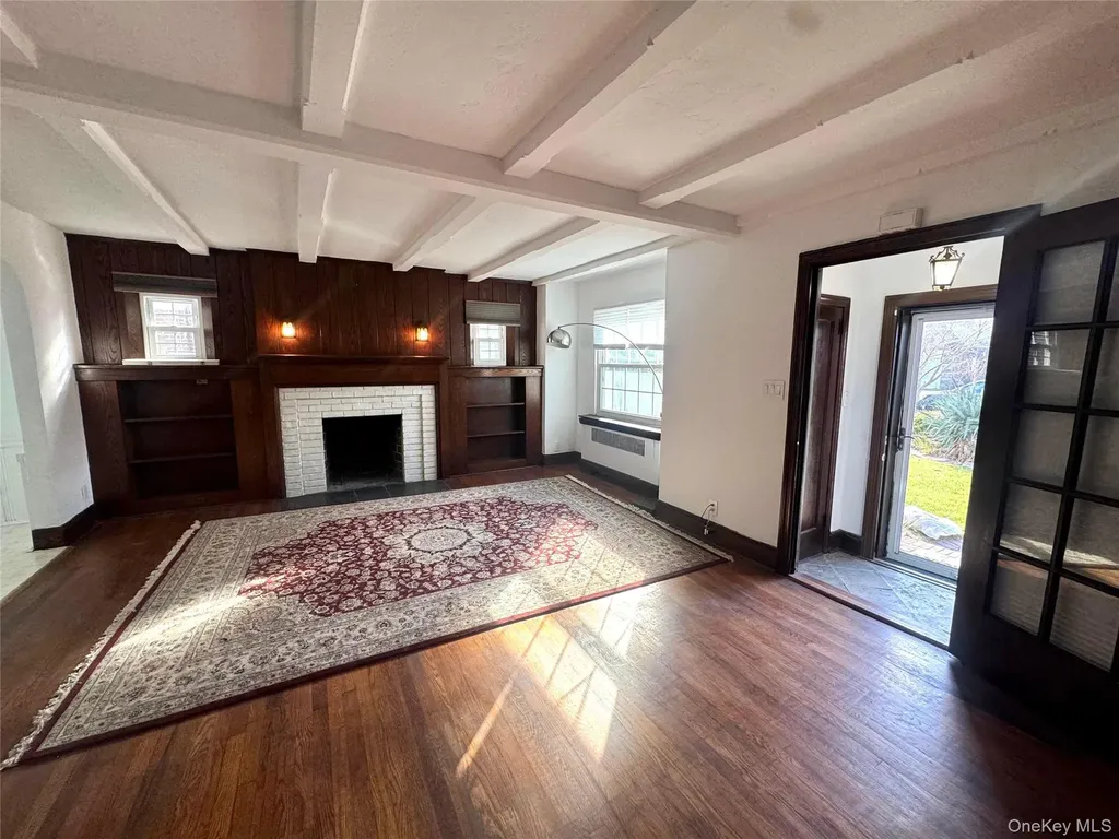 84 Surrey Lane Hempstead NY 11550
