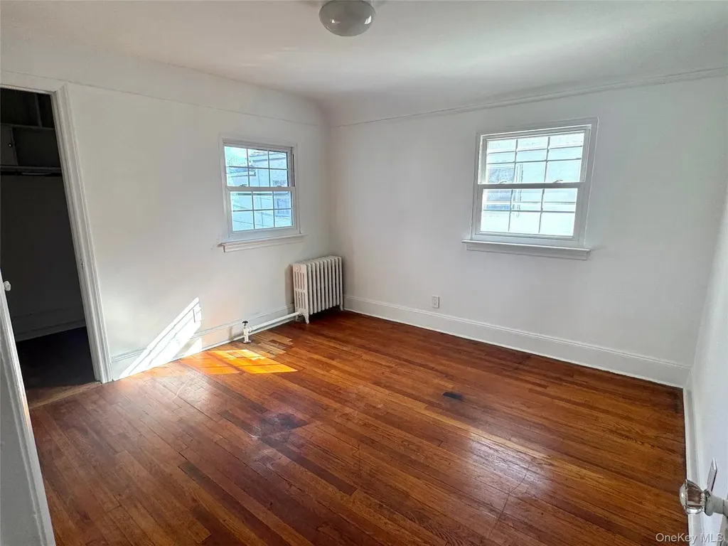 84 Surrey Lane Hempstead NY 11550