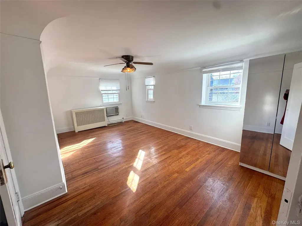 84 Surrey Lane Hempstead NY 11550