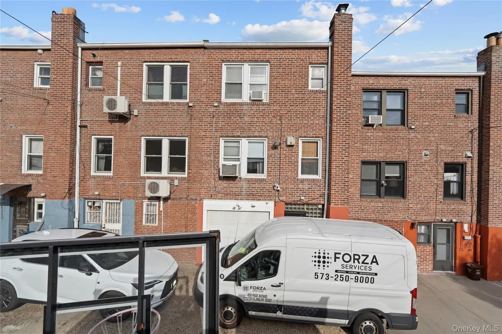 7338 52nd Road Maspeth NY 11378