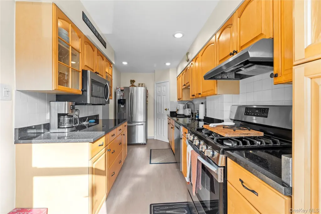 7338 52nd Road Maspeth NY 11378