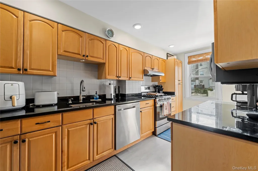 7338 52nd Road Maspeth NY 11378