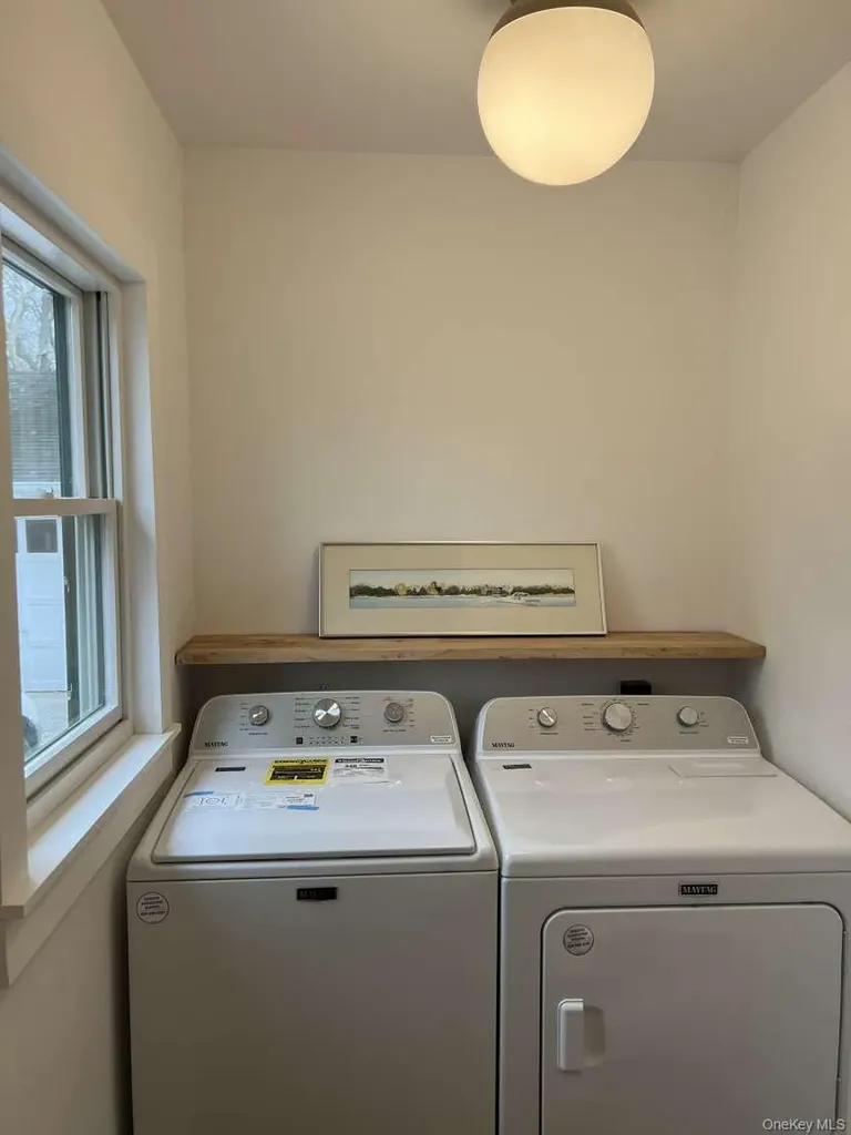 35 Mott Lane Brookhaven NY 11719