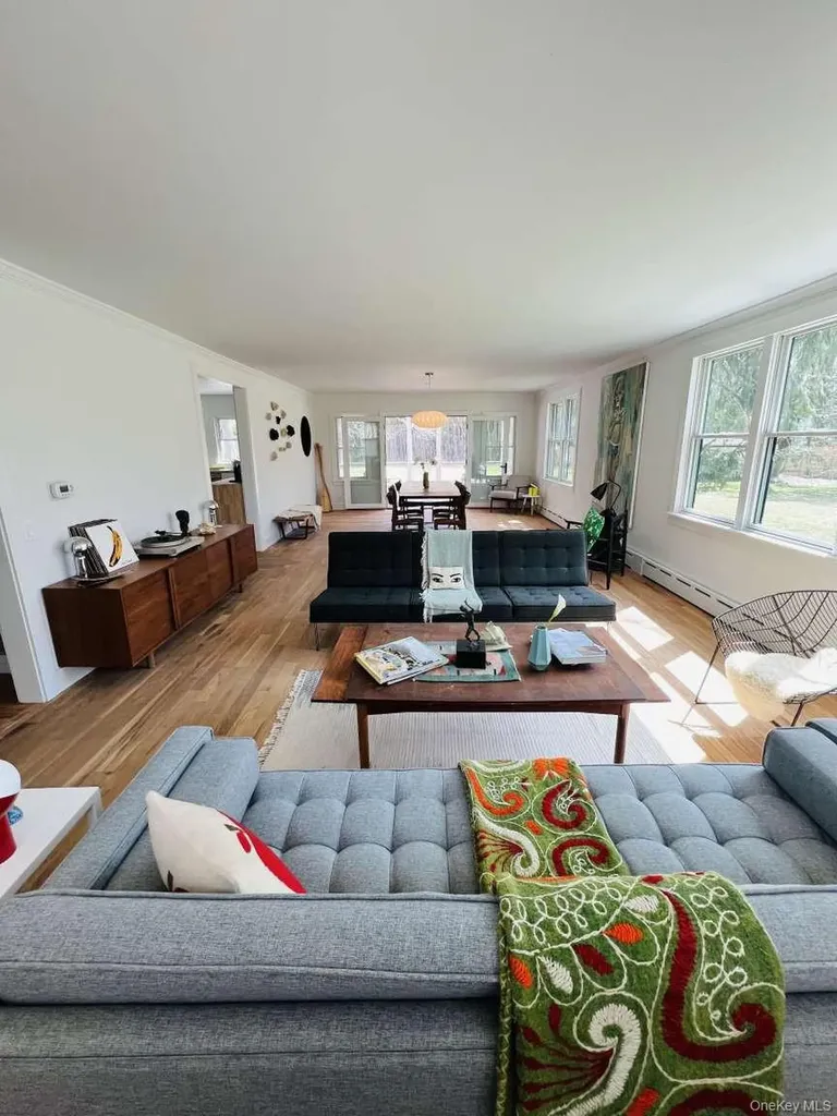 35 Mott Lane Brookhaven NY 11719