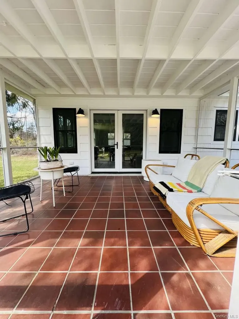 35 Mott Lane Brookhaven NY 11719