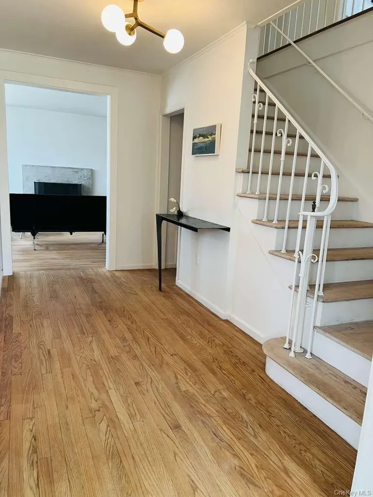 35 Mott Lane Brookhaven NY 11719