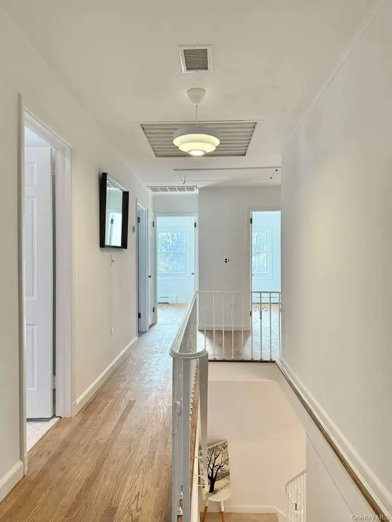 35 Mott Lane Brookhaven NY 11719