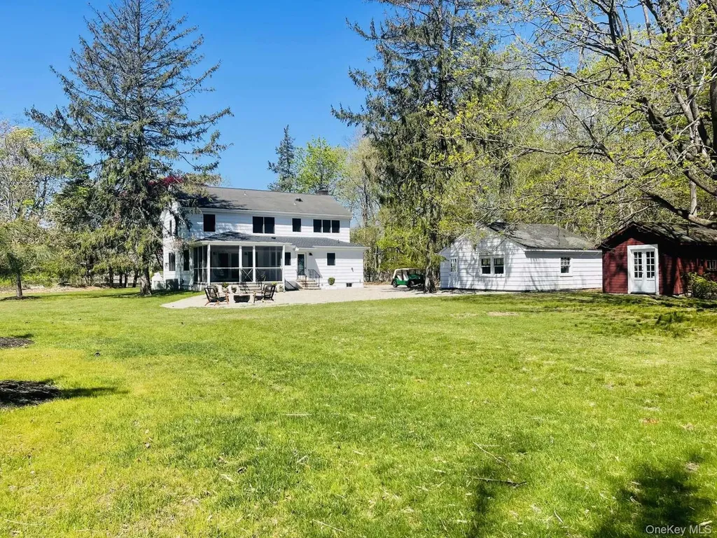 35 Mott Lane Brookhaven NY 11719