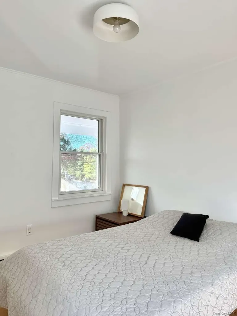 35 Mott Lane Brookhaven NY 11719