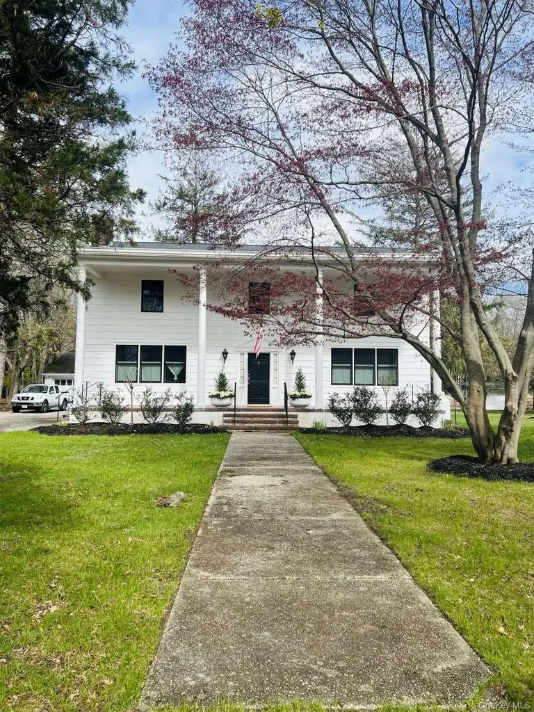 35 Mott Lane Brookhaven NY 11719
