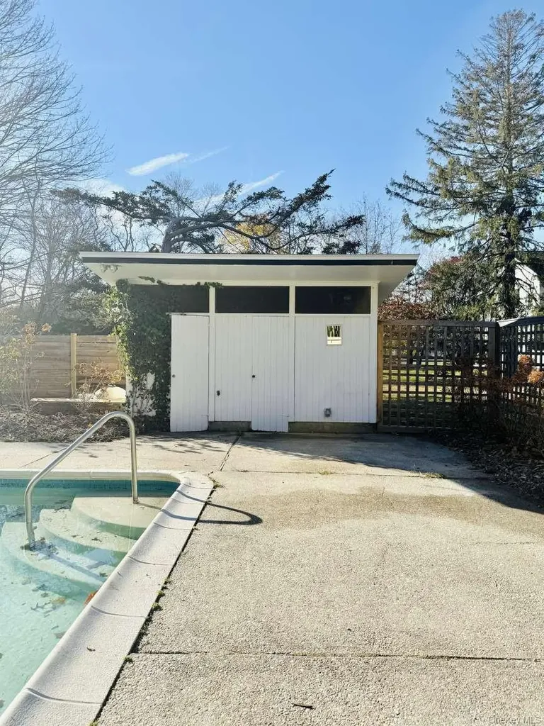 35 Mott Lane Brookhaven NY 11719