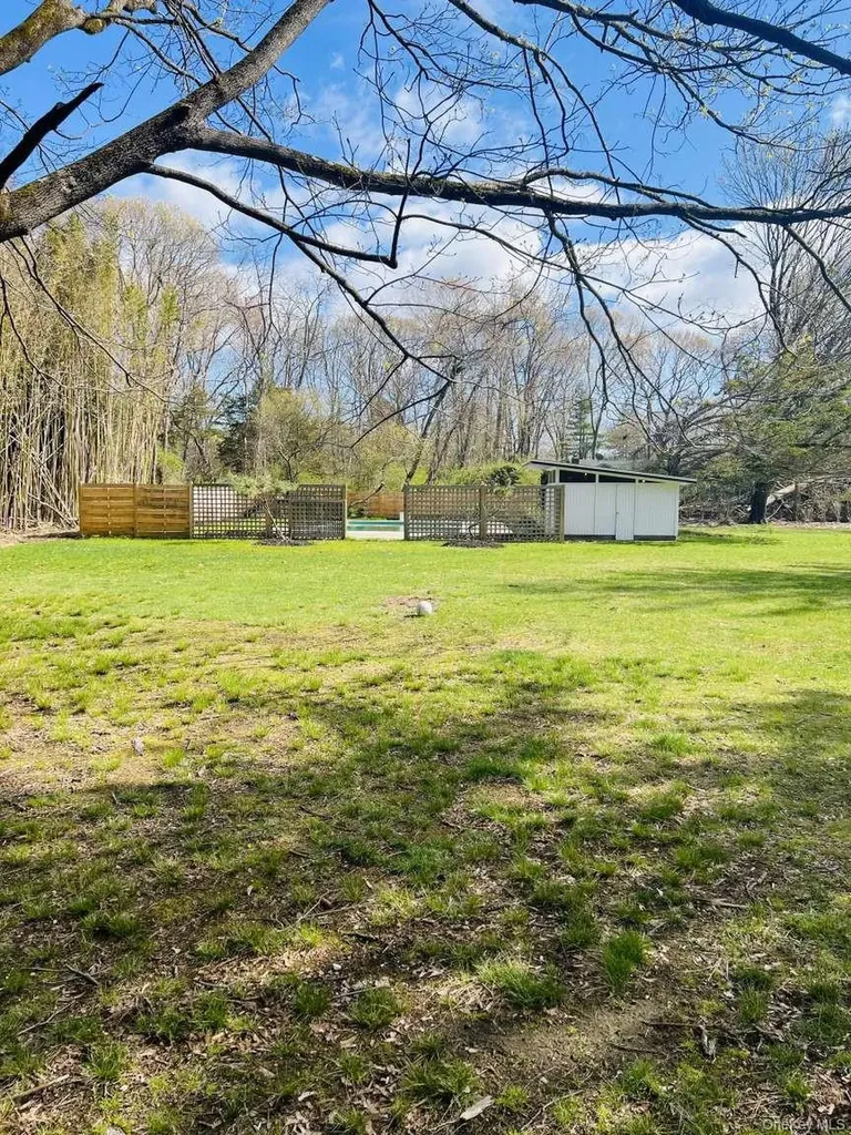 35 Mott Lane Brookhaven NY 11719