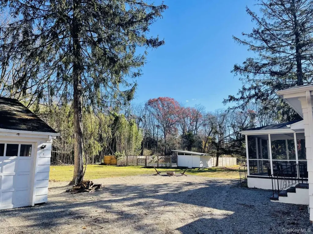 35 Mott Lane Brookhaven NY 11719