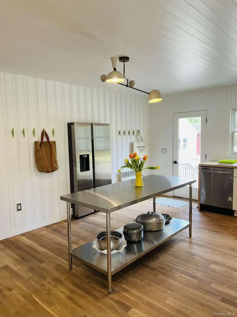 35 Mott Lane Brookhaven NY 11719
