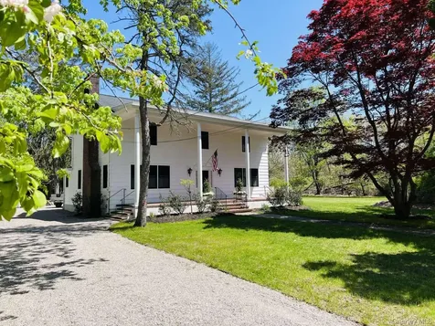 35 Mott Lane Brookhaven NY 11719