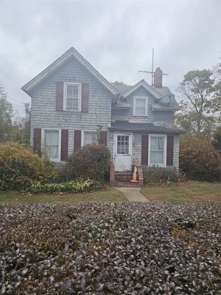 45 Arnold Avenue West Babylon NY 11704