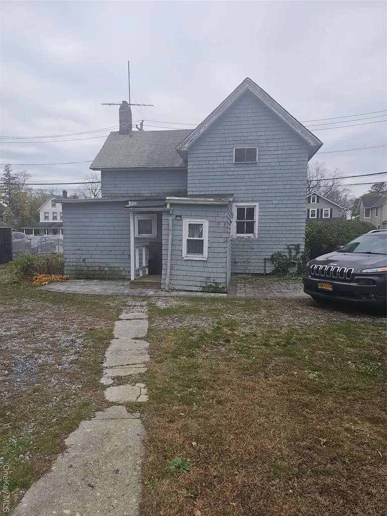 45 Arnold Avenue West Babylon NY 11704