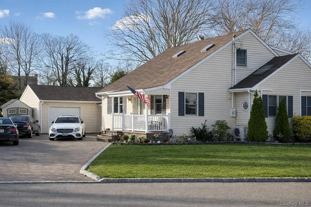 40 Alton Road Babylon NY 11702
