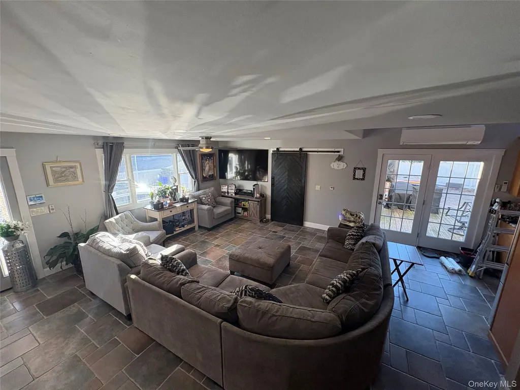 40 Alton Road Babylon NY 11702