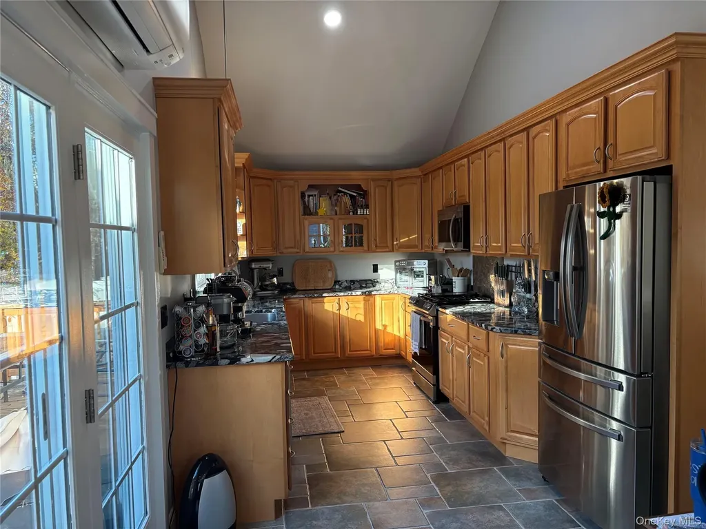 40 Alton Road Babylon NY 11702