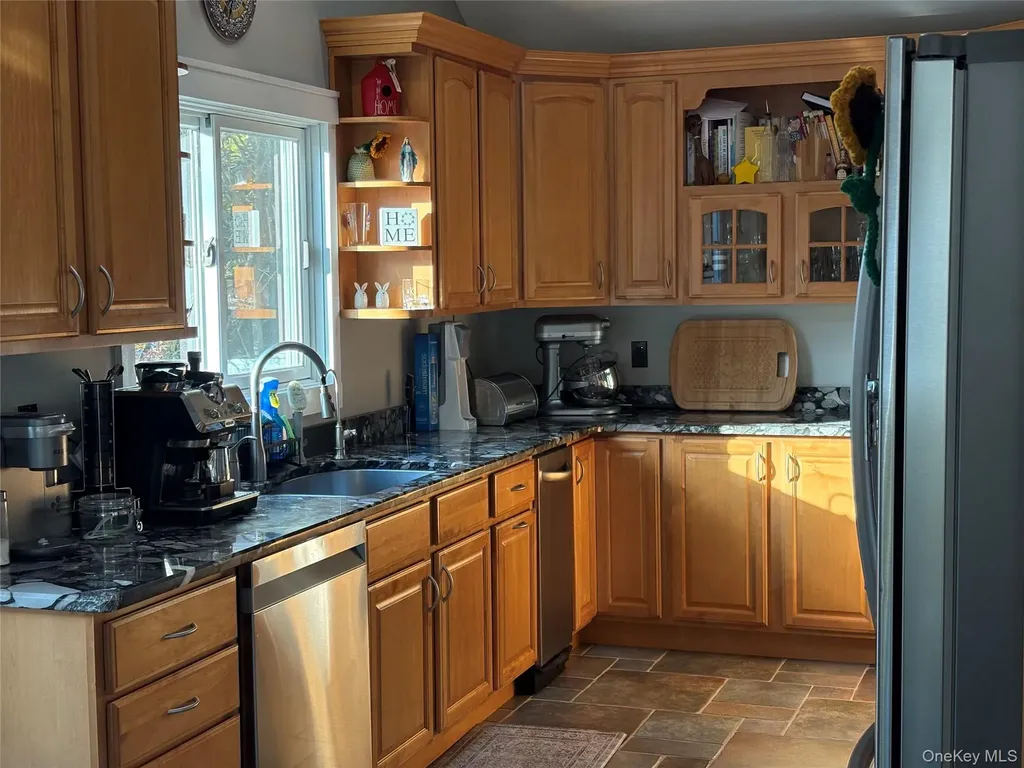 40 Alton Road Babylon NY 11702