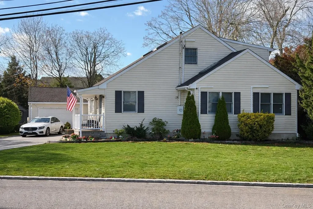 40 Alton Road Babylon NY 11702