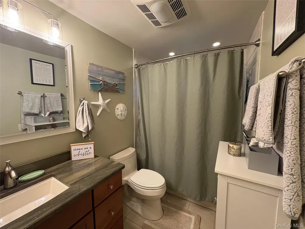 40 Alton Road Babylon NY 11702