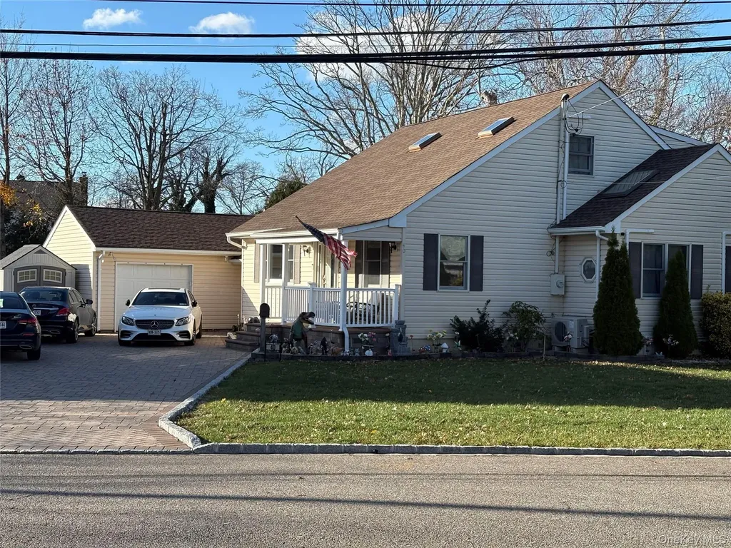 40 Alton Road Babylon NY 11702