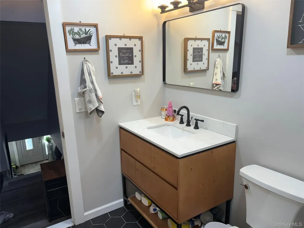 40 Alton Road Babylon NY 11702