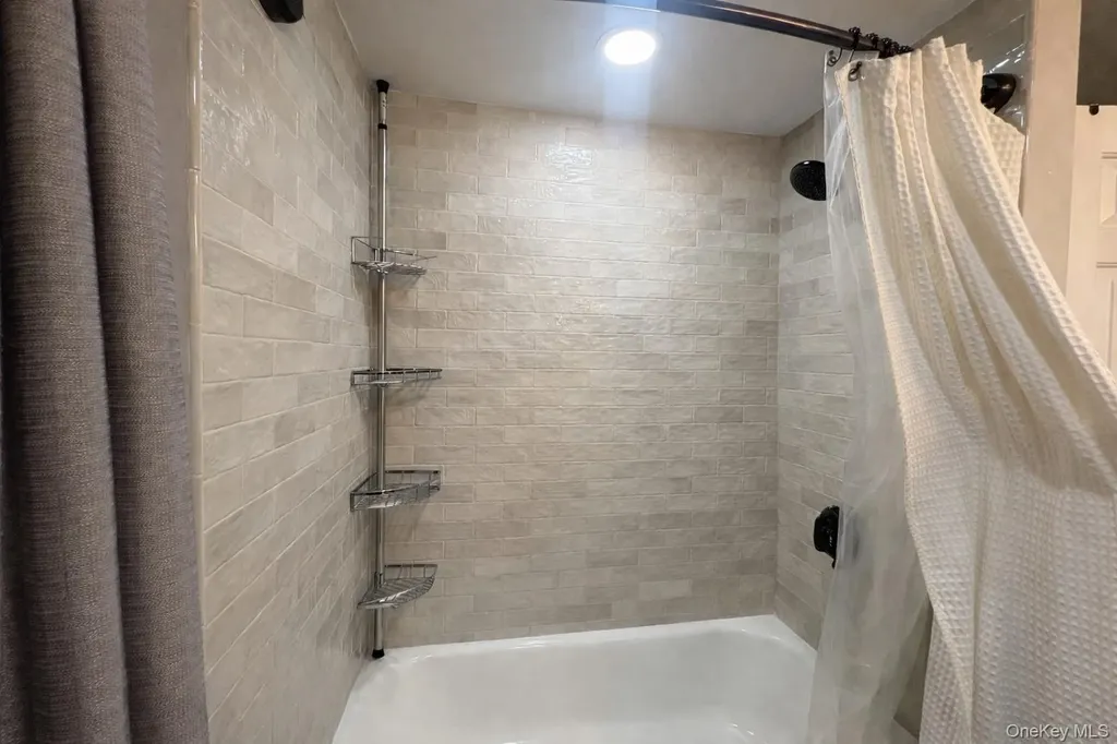 40 Alton Road Babylon NY 11702