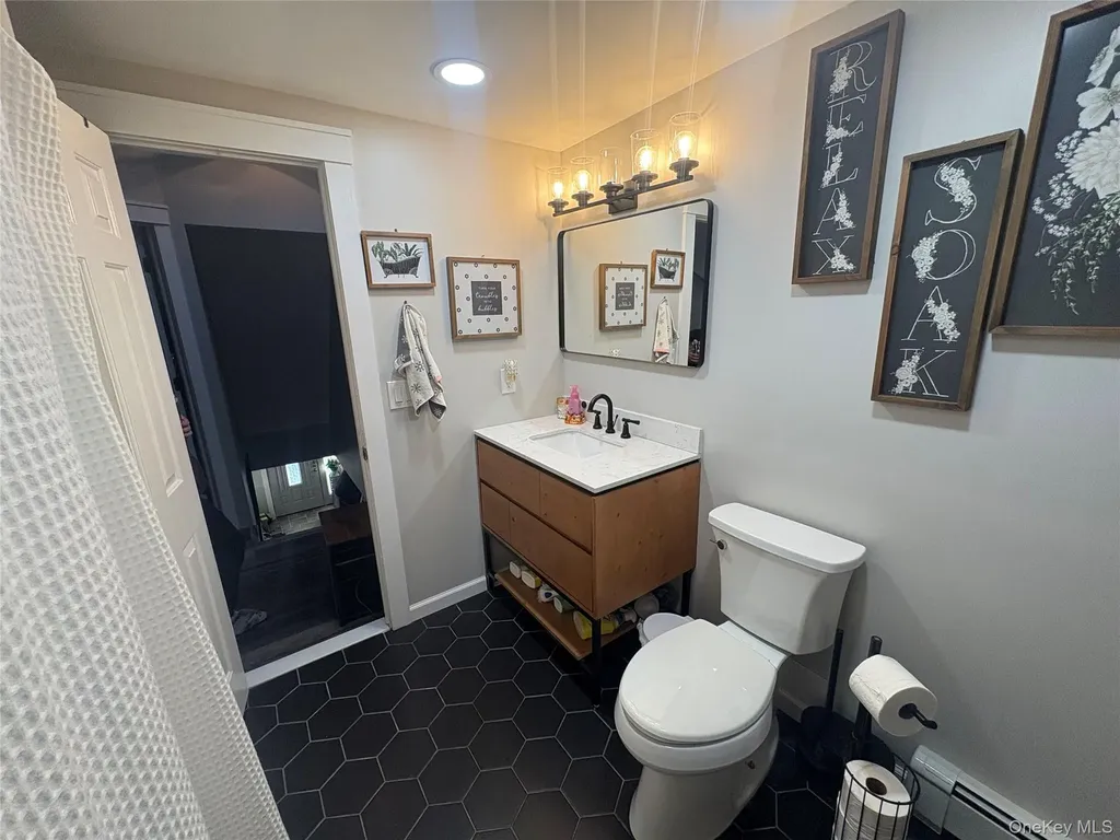 40 Alton Road Babylon NY 11702