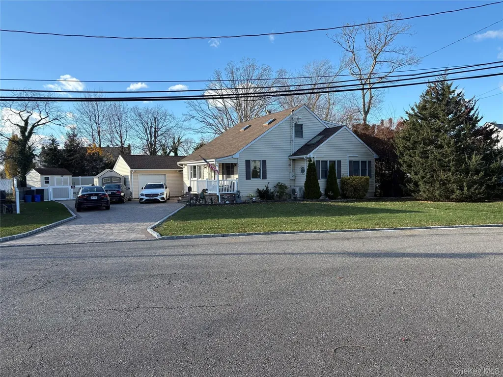 40 Alton Road Babylon NY 11702