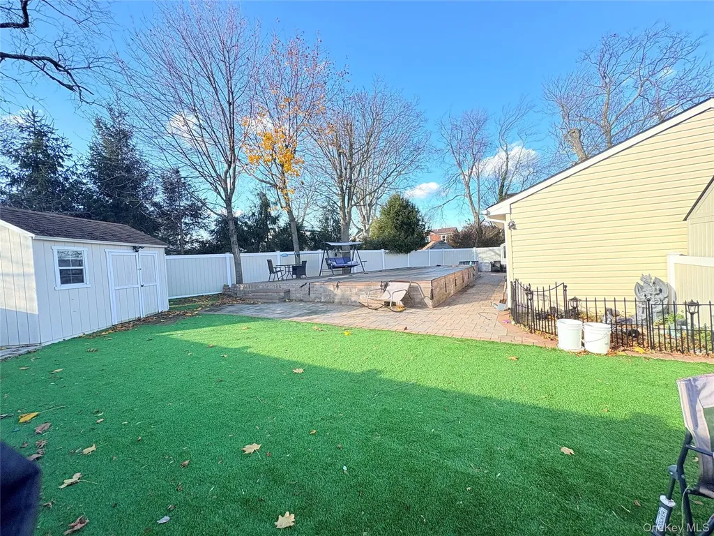 40 Alton Road Babylon NY 11702