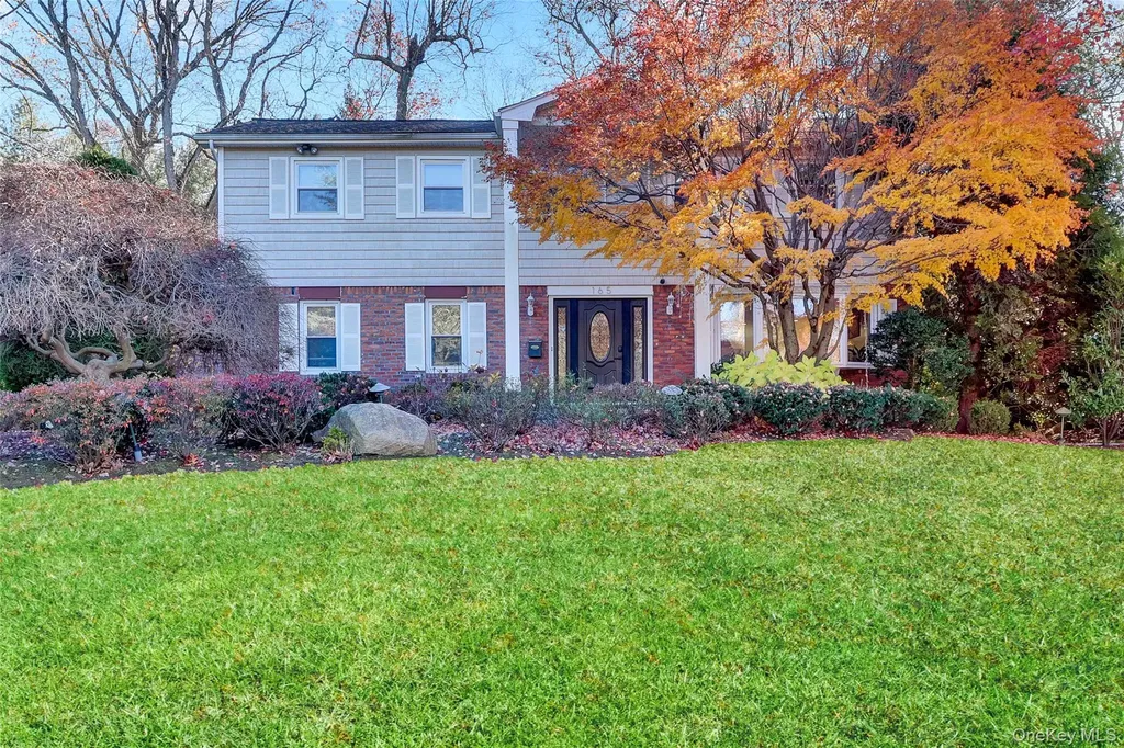 165 Tara Drive Roslyn NY 11576