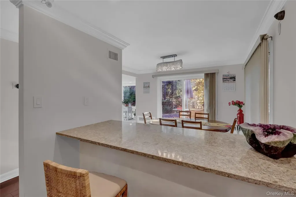 165 Tara Drive Roslyn NY 11576